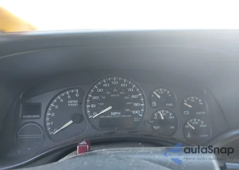 2002 Chevrolet Silverado 1500 C1500 z USA, uszkodzony, nr VIN 1GCEC19W82Z346709